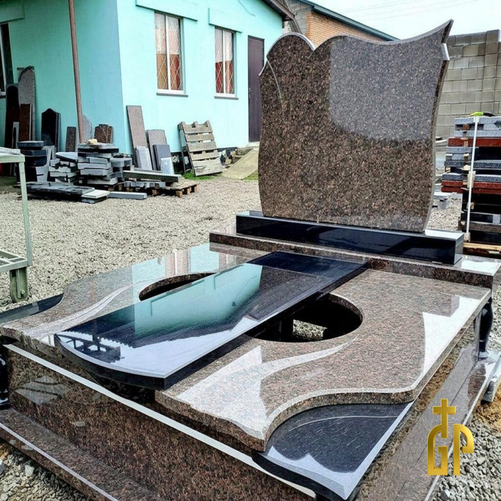 Подвійний пам'ятник №16