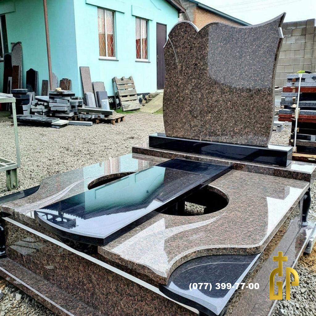 Подвійний пам'ятник №16