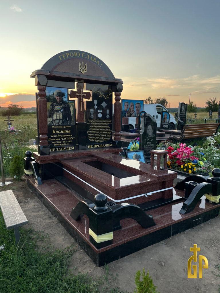 Реальний приклад встановленого памʼятника. На основі моделі №16