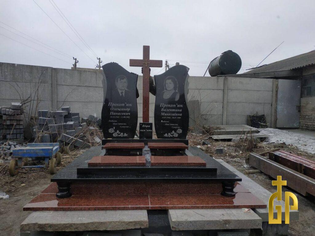 Подвійний пам'ятник №8