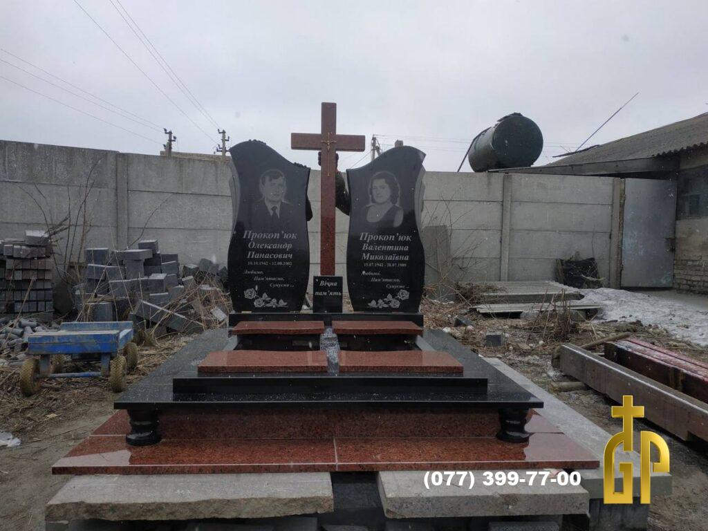 Подвійний пам'ятник №8