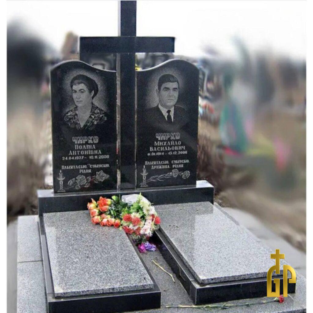 Подвійний пам'ятник №11