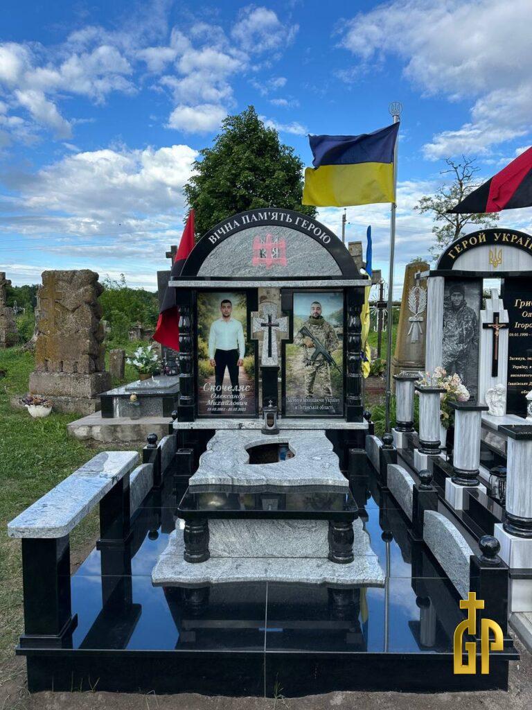 Реальний приклад встановленого памʼятника. На основі моделі №25